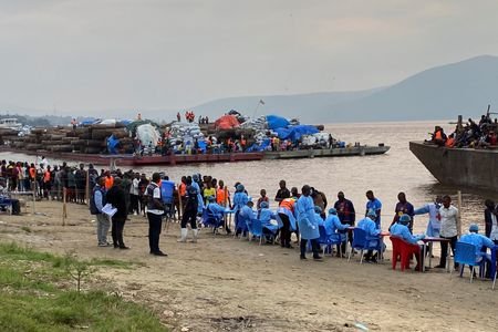 Congo tests passengers after boat that carried suspected Ebola case