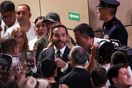 Right-wing De La Espriella is sworn in as Colombia's new