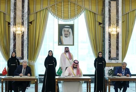 Saudi Arabia, Turkey and Pakistan sign joint defense deal in