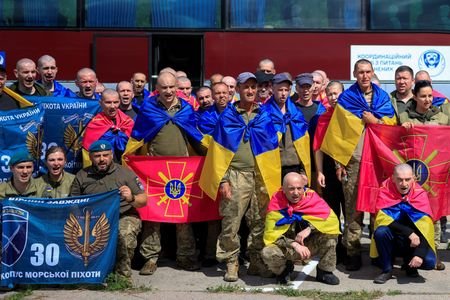 Ukrainian prisoners of war return home after a swap