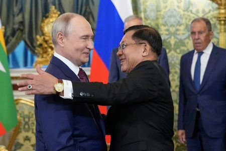 Russian President Vladimir Putin and Myanmar President Min Aung Hlaing