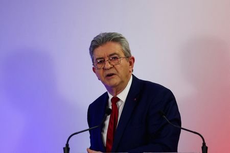 LFI leader Melenchon supports the list
