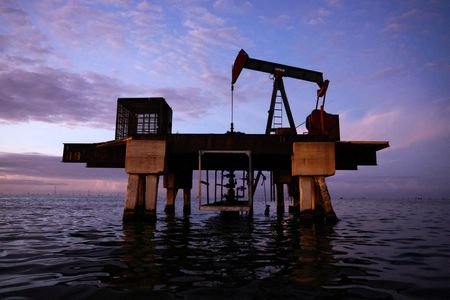 FILE PHOTO: FILE PHOTO: In Venezuelan oil region, industry reform
