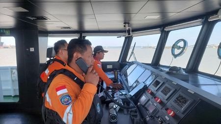 Rescuers search for people after Indonesia passenger ship sinks