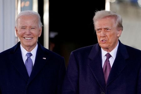 FILE PHOTO: U.S. President-elect Donald Trump meets with U.S. President