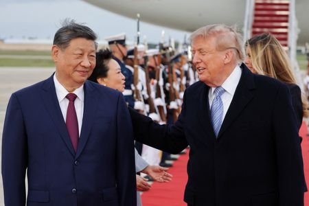 US President Donald Trump welcomes China's President Xi Jinping at