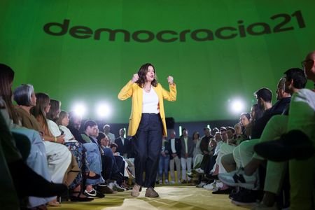 Spanish lawyer Gonzalez Durantez launches centrist party for November election