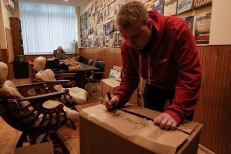 Russian investigative newspaper Novaya Gazeta says it shuts down
